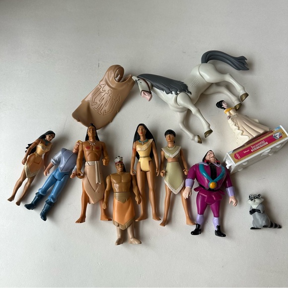 Vintage Disney Pocahontas Figures - Picture 7 of 8